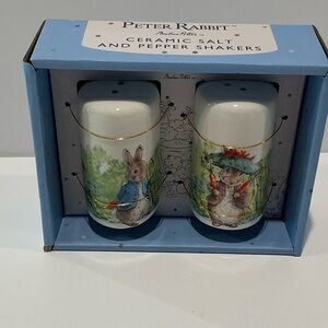 NWT Beatrix Potter Peter Rabbit Ceramic Salt & Pepper Shakers.